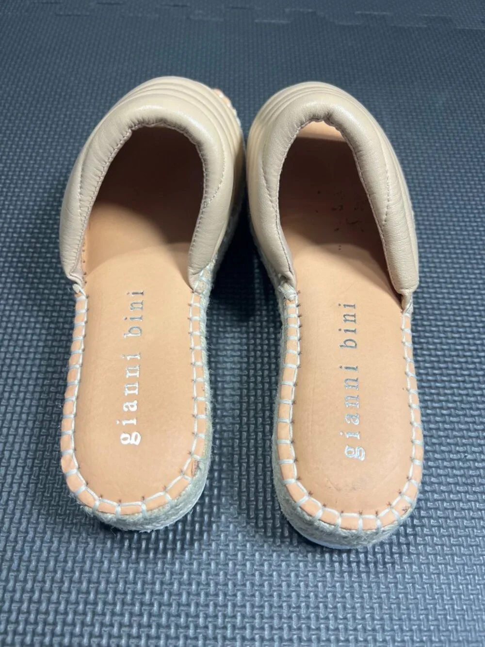 Gianni Bini Tan Quilted Slide Sandals Espadrille Platform Size 9.5M Leather Uppe - Picture 3 of 5